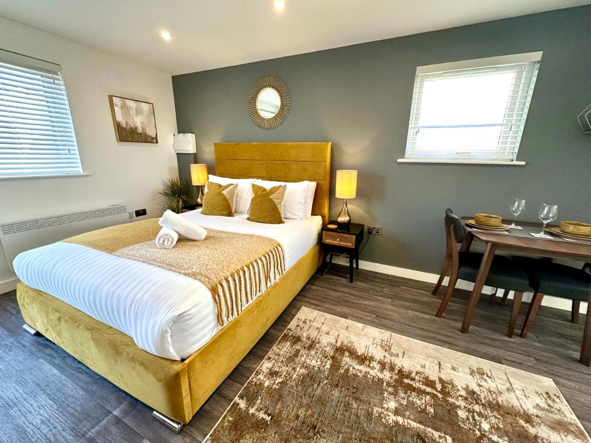 A Cozy Hideaway With Balcony - Close To Beach 본머스 외부 사진
