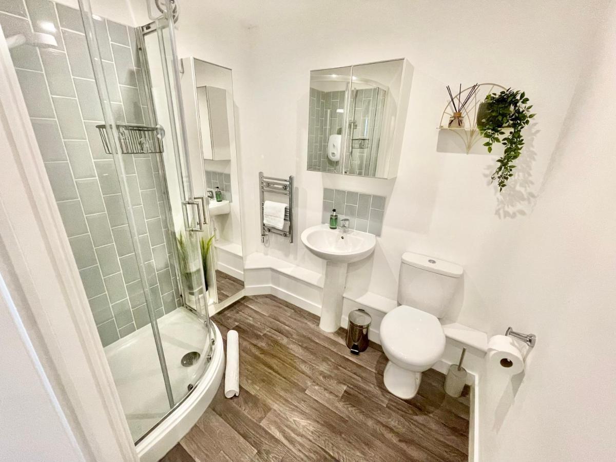 A Cozy Hideaway With Balcony - Close To Beach 본머스 외부 사진