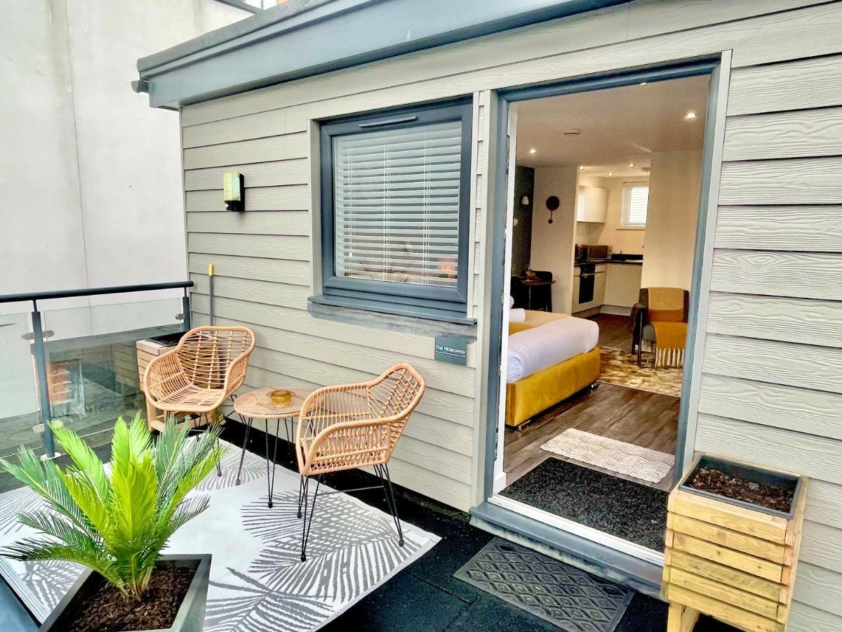 A Cozy Hideaway With Balcony - Close To Beach 본머스 외부 사진